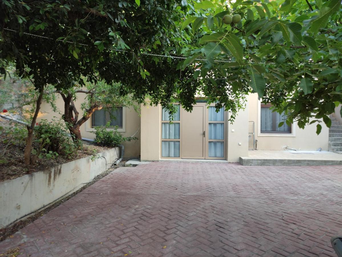 Ferienwohnung Under The Trees Iraklio Exterior foto